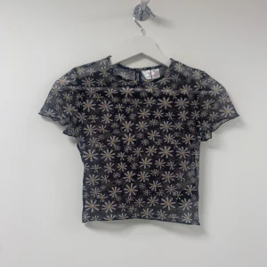 blommig meshtröja - blommig mesh tee från några år tillbaka, knappt använd