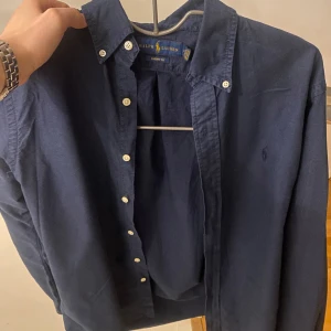 Ralph lauren skjorta - Ralph lauren skjorta 10/10 skick. Storlek M. Pris kan diskuteras. Skriv om ni vill ha fler bilder😃