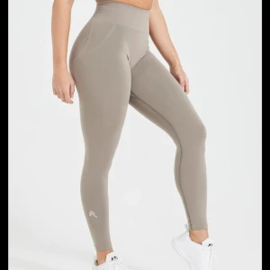 Oner Active effortless - Färg: Minky  Absolut favoritbyxor, har dem i massa olika färger men använder inte dessa lika ofta som andra ☺️