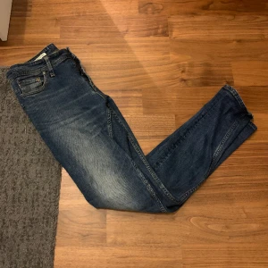 Feta Jack n Jones jeans  - Asfeta Jack n Jones jeans🍾 Ny pris runt 800 vårt pris 179kr💯 Hör av er vid frågor🤩