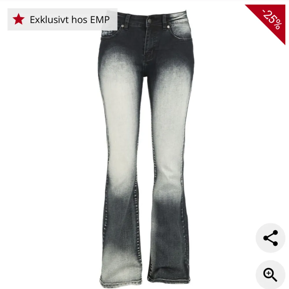 Hej💕säljer dessa skitsnygga jeans Helt nya men dock ingen lapp Strl W27 L30 Nypris 700. Jeans & Byxor.