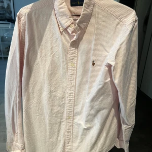 Ralph lauren skjorta i fint skick - ralph lauren skjorta, använd fåtal gånger 