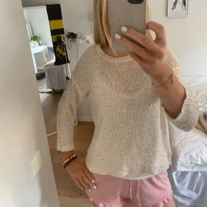 Glittrig tröja  - Söt glittrig tröja🥰