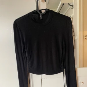 Liten tröja - Har haft den i ungefär 2 månader, själv justerande. 