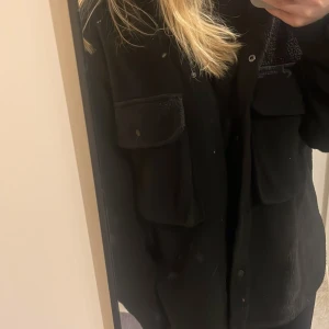 kappa - Säljer denna jacka/kappa i typ teddymaterial. Vet inte storleken men skulle gissa på S. Säljer pga har för många jackor 