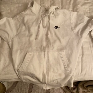 Nike zip - En riktigt fet Nike zip Skick 9/10