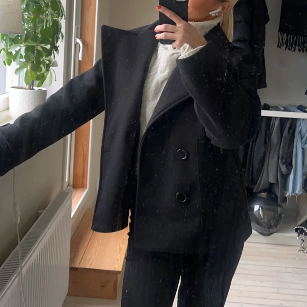 Svart jacka, bra skick. Använder inte längre. . Takit.
