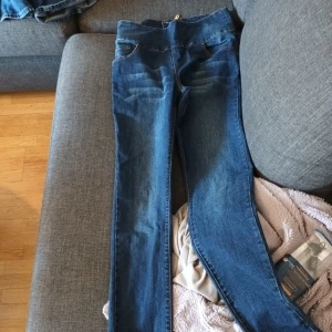Strech jeans i bra kvalite - 42/44