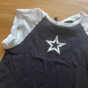 Stjärn T-shirt  - Från hm, bra stick😝