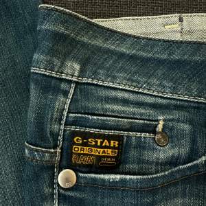 Säljer dessa lågmidjade, as snygga jeans från g-star som tyvärr inte kommer till användning💕 