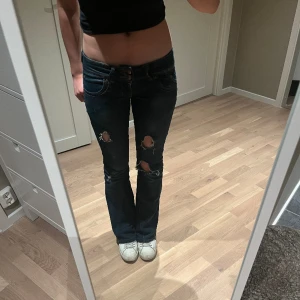 Lågmidjade Jeans - Intressekontroll på mina Lågmidjade bootcut jeans från LTB. De är omsydda till bootcut jeans vilket inte syns! 