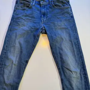 Tja! Säljer ett par feta Lee jeanso storlek W: 30 L: 34 Modell: Luke Hör av er vid fler bilder eller funderingar! Mvh  Hugo