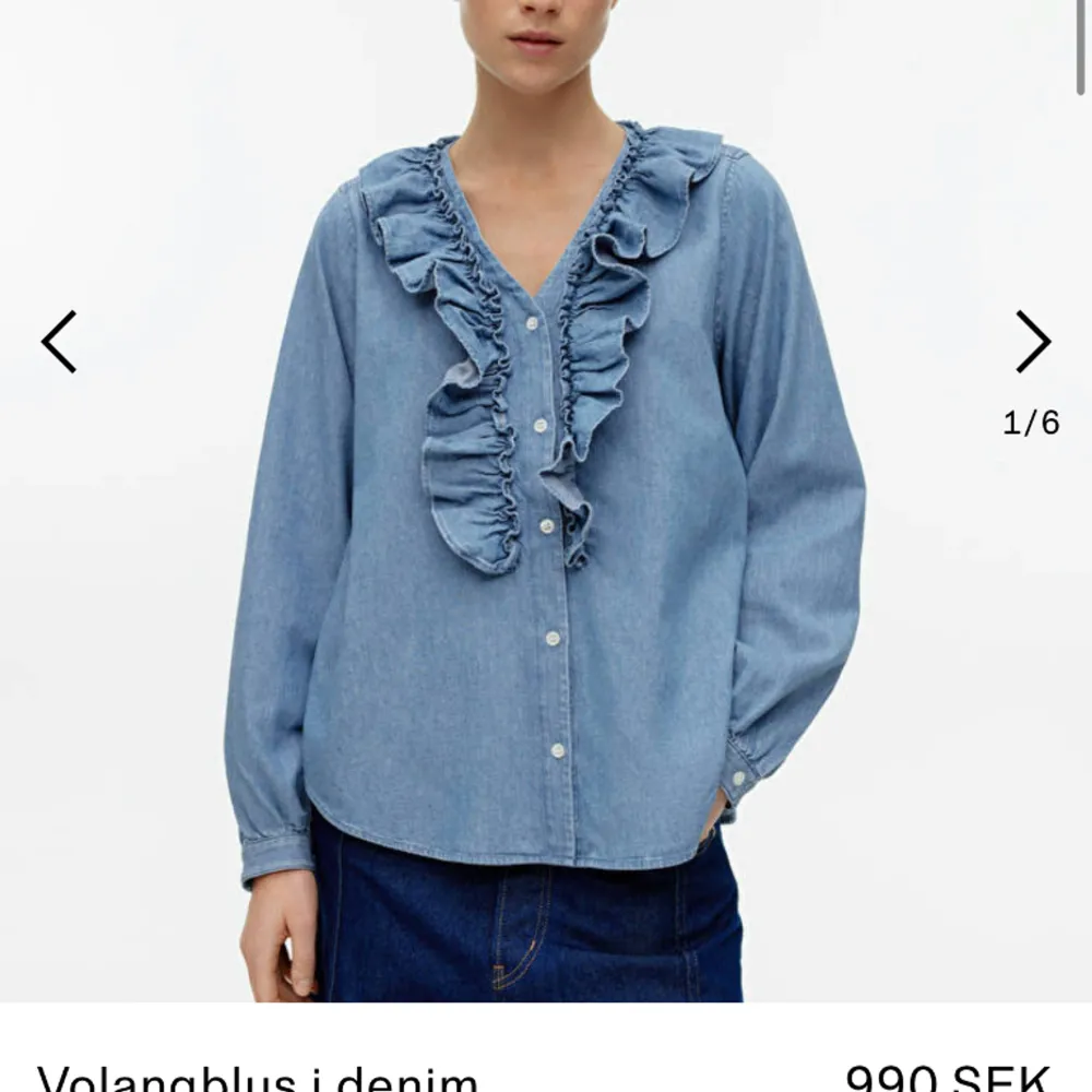 Jeans blus från arket✨ aldrig använt och prislappen sitter kvar! Den kostar 990kr ny❤️. Blusar.