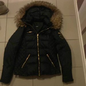 Rockandblue  - Jag säljer nu min Rockandblue jacka för den inte kommer till användning den är i bra skick och är i storlek 40 varit i ett rökfritt hem och djurfritt 