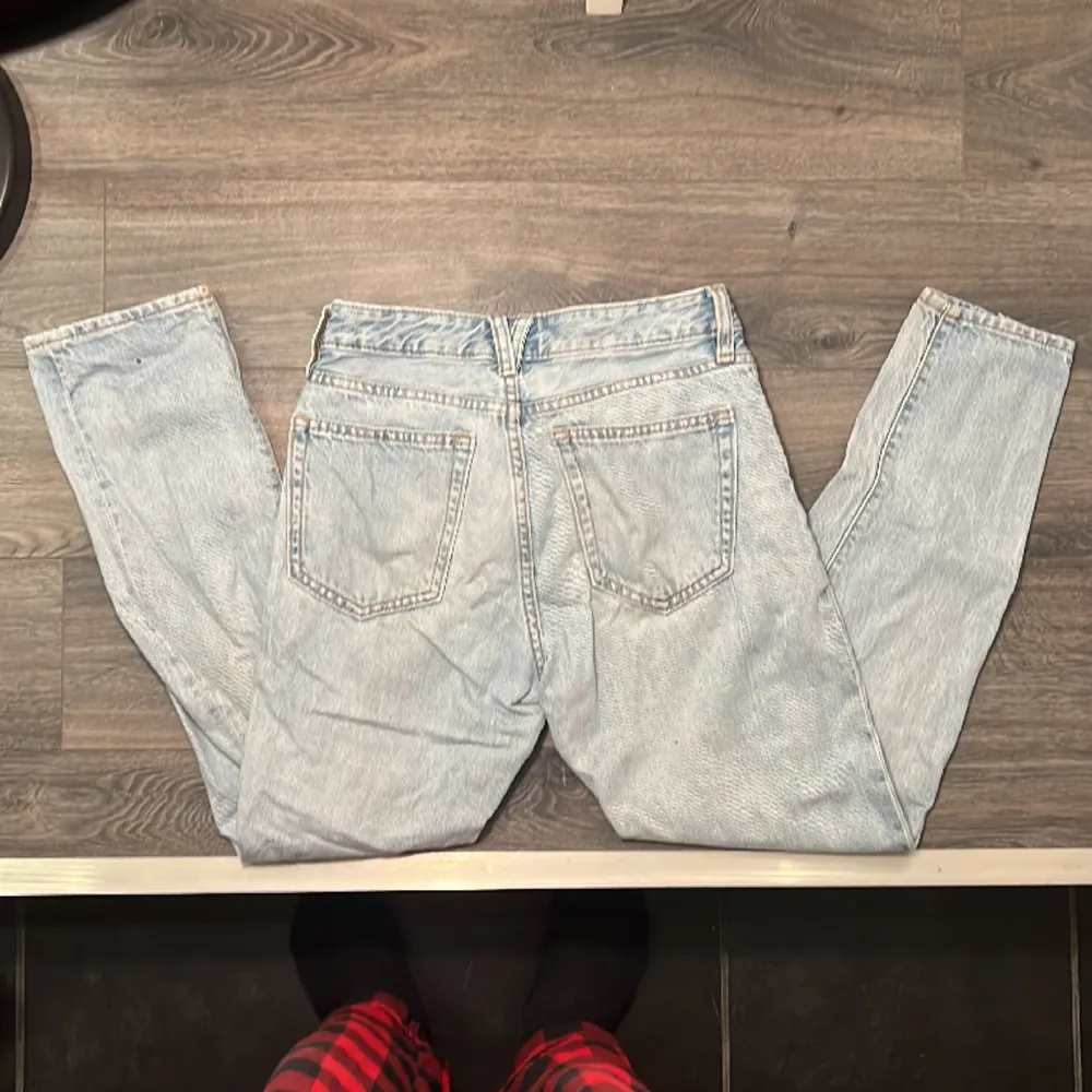 Ett par blå jeans bra skit inga hål eller liknande . Jeans & Byxor.