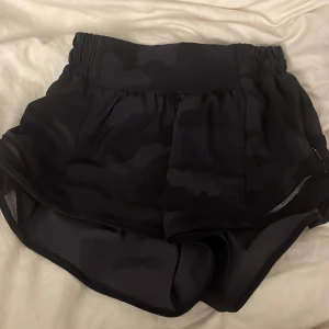 Lululemon Hotty Hots - Lululemon Hotty Hots. Köpta förra året och är i storlek 0 (Xs-S). Nypriset är $69 