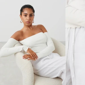 off shoulder topp gina  - Säljer nu min vita off shoulder topp från ginatricot som jag endast testat 1 gång då jag inte hittat ett tillfälle att använda den ✨pris kan eventuellt diskuteras💘kan även skicka bilder! 