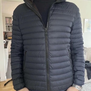Colmar (dunjacka) - Otroligt fin vår jacka | Jackan är i topp skick, 9/10 | modell - 179 cm - 69 kg | vanligt viss strl M och denna sitter perfekt 🤩 | 