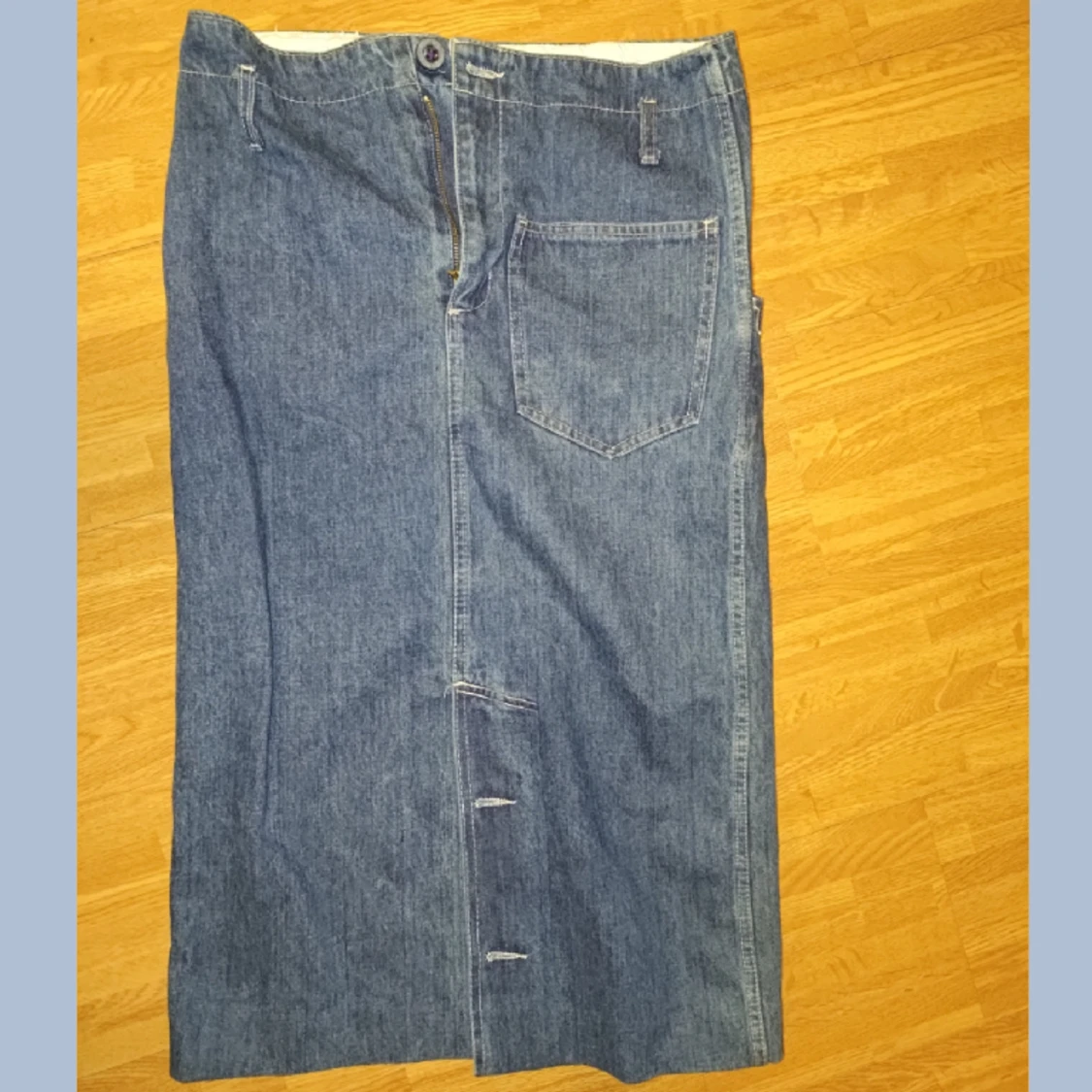 Lågmidjad maxi jeanskjol med omaka fickor! - 91