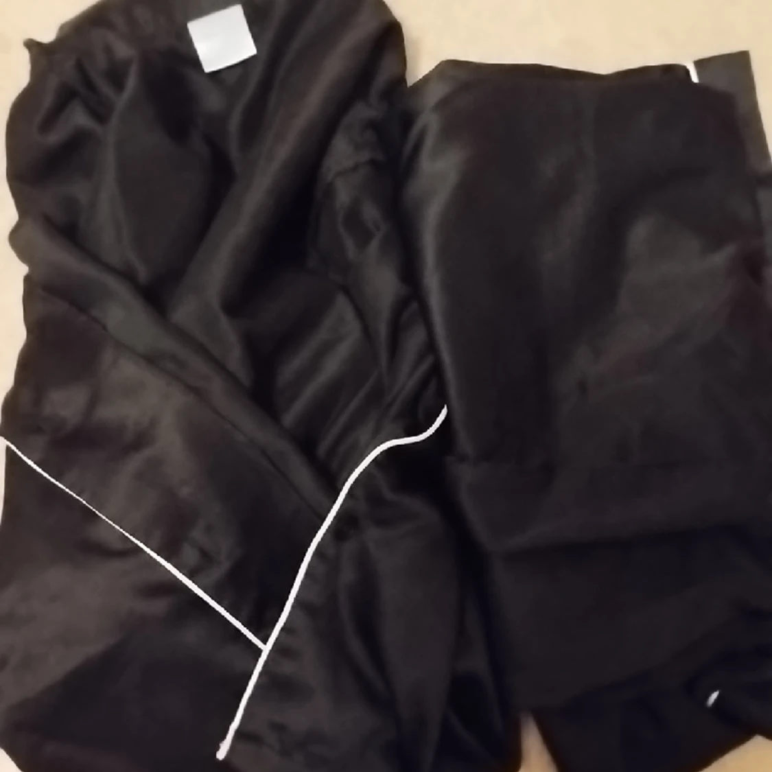 Skön svart silkespyamas! - 90