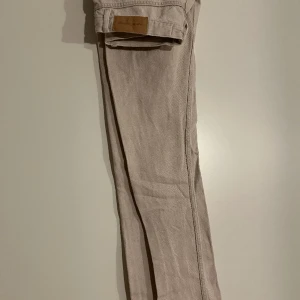 Samsøe Samsøe Jeans - Super cute designer Samsøe Samsøe Jeans. A little tear but nothing huge. Overall good condition. Not entirely sure about sizing but seems to me like an W26-W28