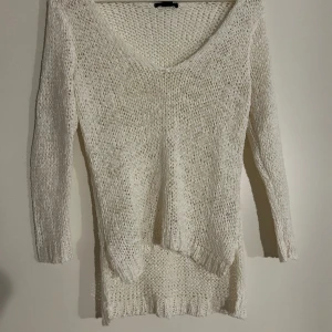 Loose knitted jumper - Off white loose knitted jumper. Very good condition. Super cute.