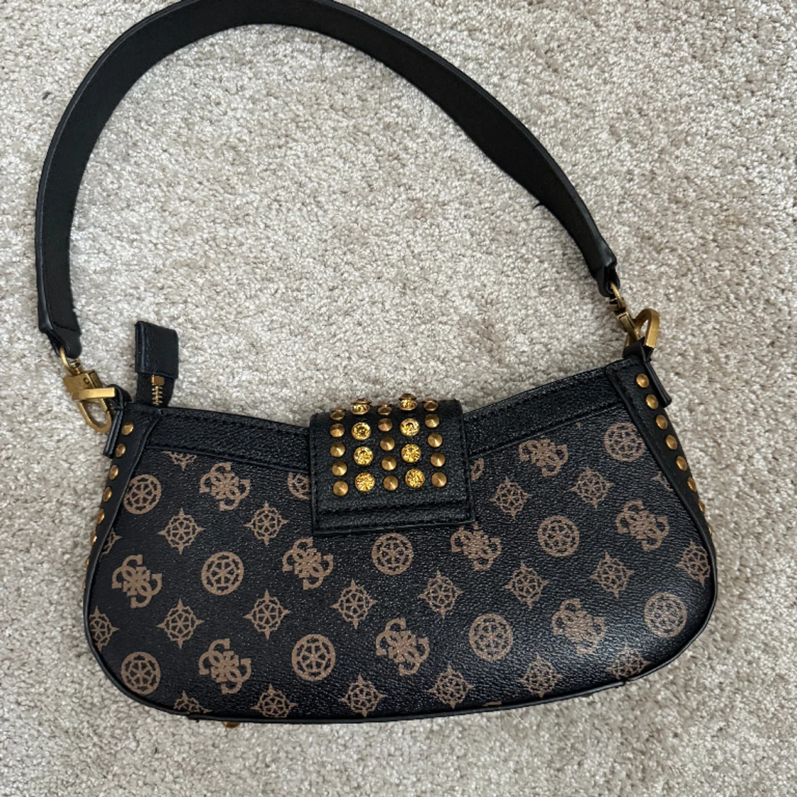 Guess väska i nyskick  - 91