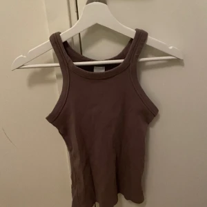 Brunt linne - Jättefint brunt linne i bra skick som inte används längre🩷