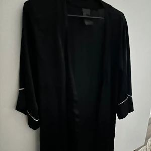 Finaste kimmonon - Jättefin kimono i perfekt skick🪻