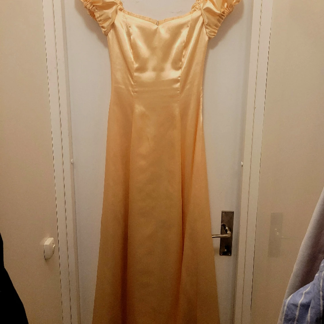 Balklänning silkaktig, guldfärgad(S) - 91