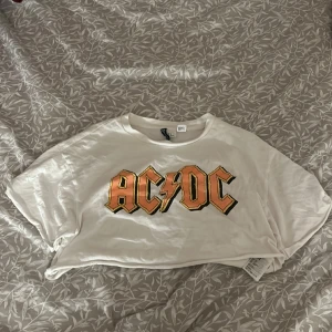 AC/DC magtröja  - Använt 3 gånger 