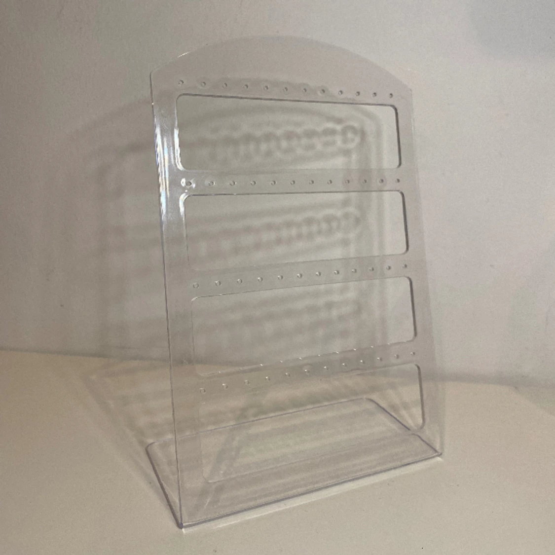 Ställning för örhängen