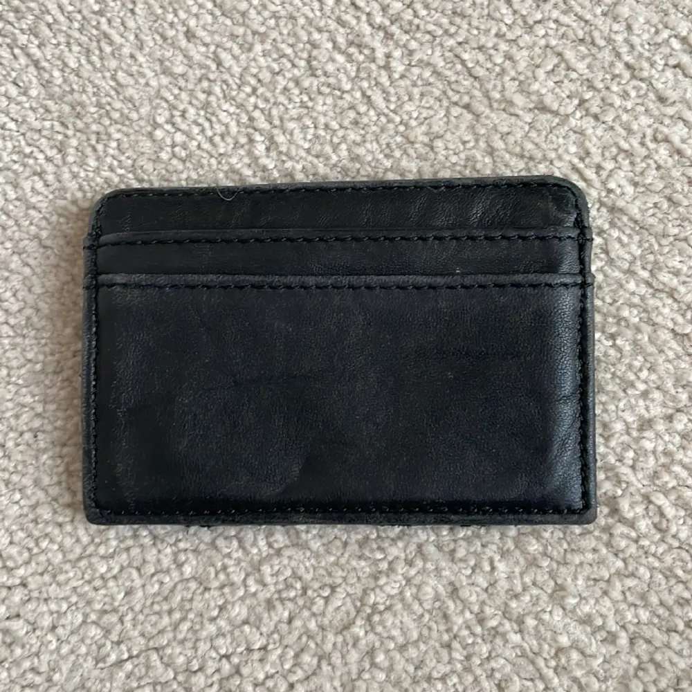 Fin plånbok från Zadig & Voiltare, har tecken på användning.. Accessoarer.