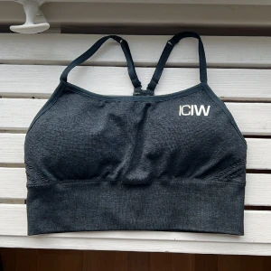 ICIW sport bh - Nästintill oanvänd då den är för liten på mig 😅 perfekt skick! 