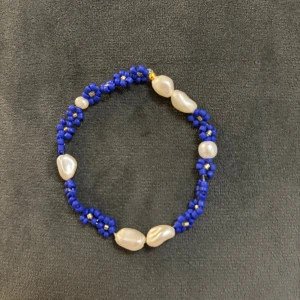 💙 - Säljer detta blommiga armband 🫶🏻