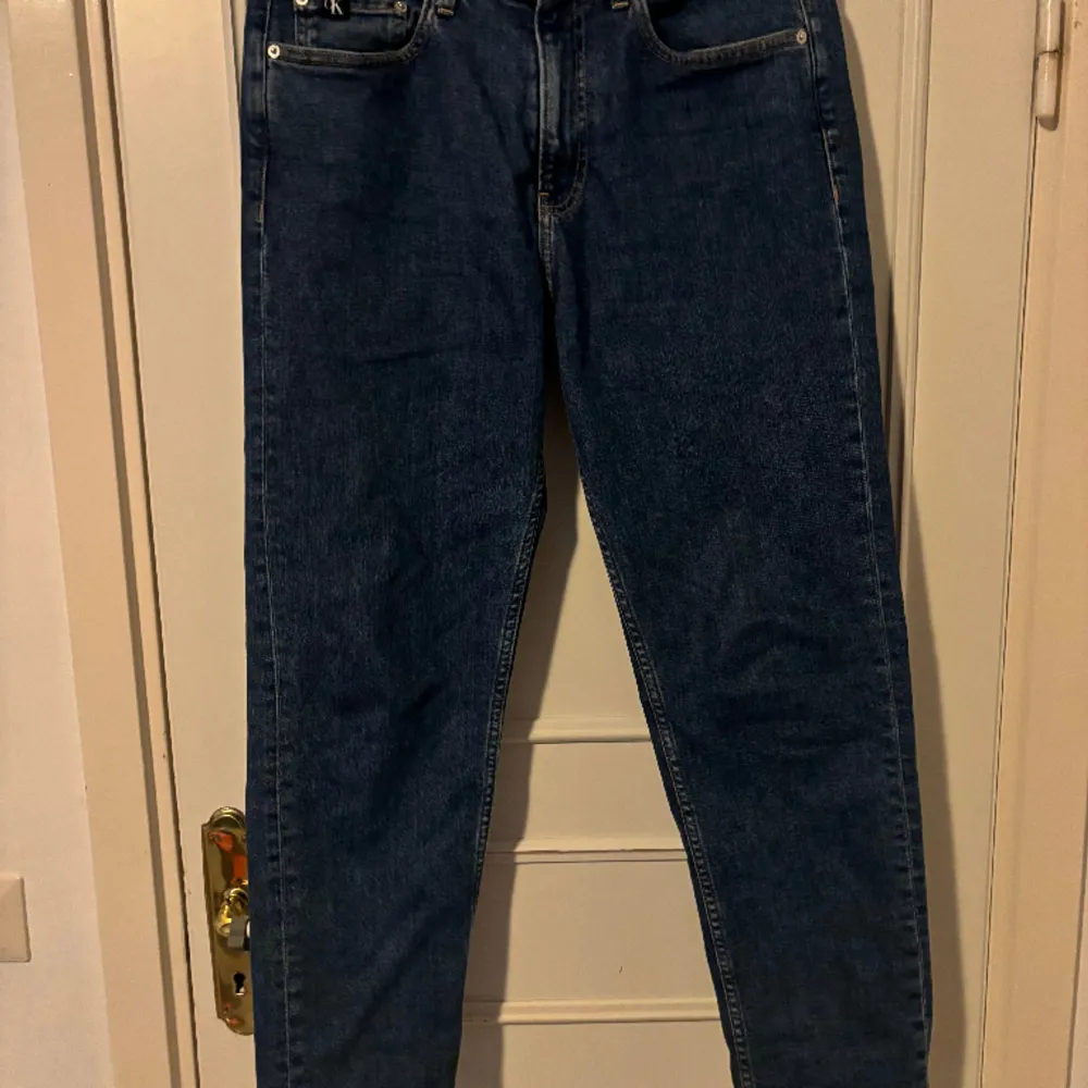 Säljer mina Calvin Klein jeans storlek 31 Ny pris 900kr mitt pris 400kr  Tveka inte att skriva till mig om du har några frågor kring jeansen.. Jeans & Byxor.