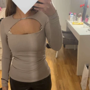 Tröja - Säljer för råka köpa fel storlek och tog bort prislappen 