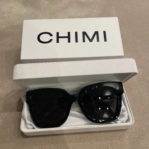 Chimi glasögon - Svarta chimi solglasögon i nyskick, aldrig använda! Modellen 08 