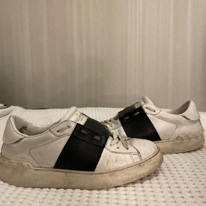 Valentino open skor - Säljer Valentino open skor storlek 37 skick 7/10