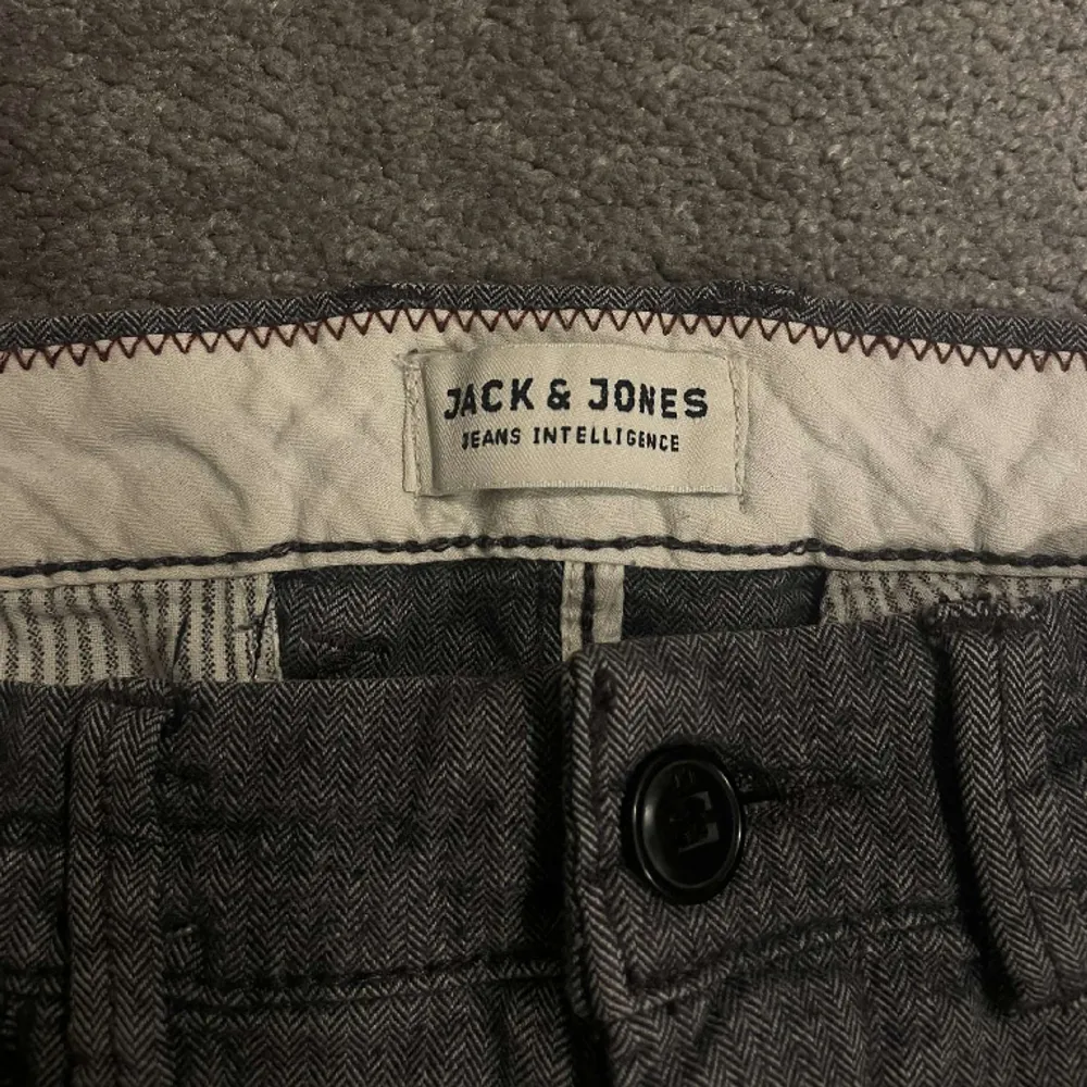 Herrkostymbyxor, aldrig användna på grund av fel storlek, slim fit. pris går att pruta. Jeans & Byxor.