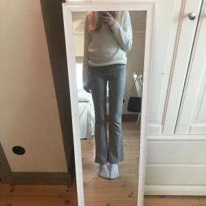 Bootcut yogapants 💕 - Helt nya och aldrig använda. Säljer pga  att dom är för korta.💕Storlek S och jag är cirka 176 cm lång.💕
