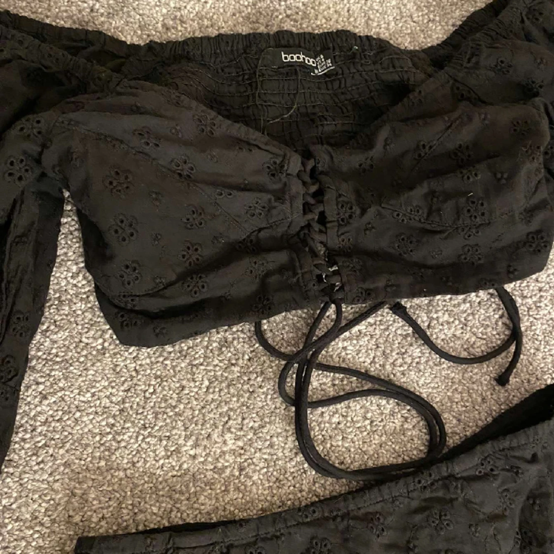 Kjol set svart med dragkedja på kjolen. - 90