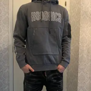 Hoodrich hoodie väldigt fint skick 
