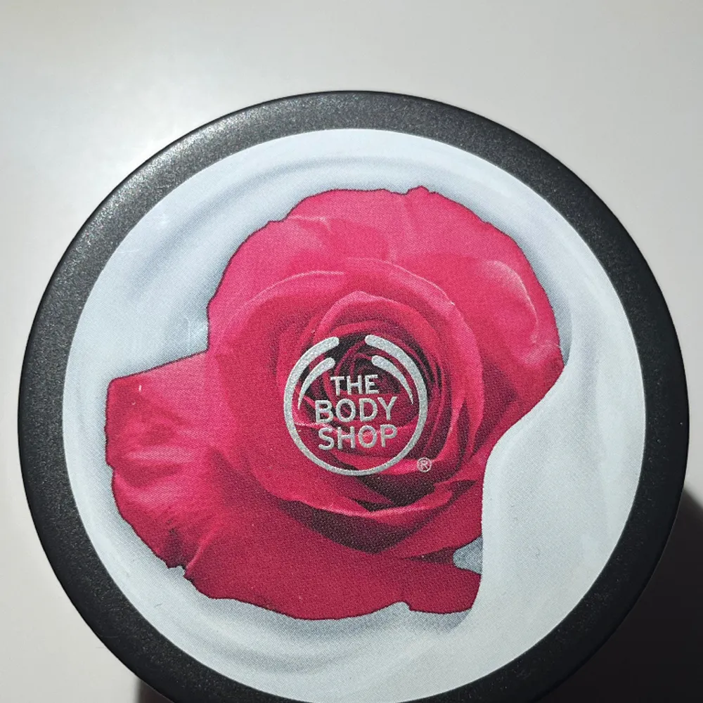 The body shop british rose body yoghurt, 200ml   Original pris: 165kr. Övrigt.