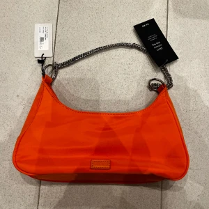 Shoulderbag - Liten väska som är oanvänd.