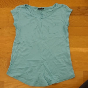 Topp - Söt topp från KappAhl i storlek 134/140. I nyskick. Finns även i rosa. Köparen står för frakten💕