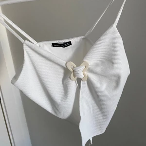 Gullig topp - Aldrig använd topp från Bershka❤️