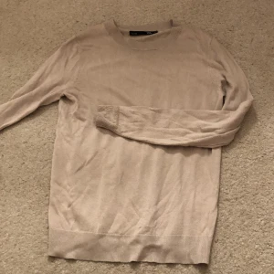 Tröja - Jättefin tunn stickad tröja som ej används Nyskick