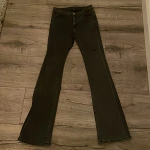 Bootcut jeans low waist - Skit smyga jeans som inte komemr till användning! 