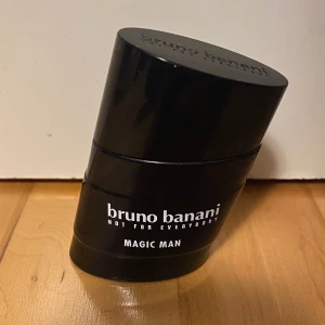 Bruno Banani - Magic Man 30ml - Öppnad men oanvänd, fick den i present. Har enbart luktat på den, vill inte ha.